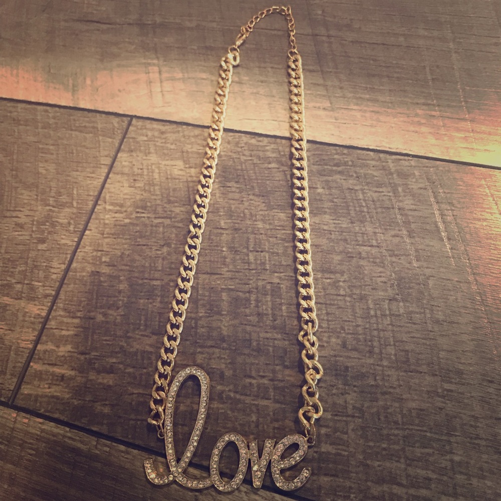LOVE necklace in golden💋